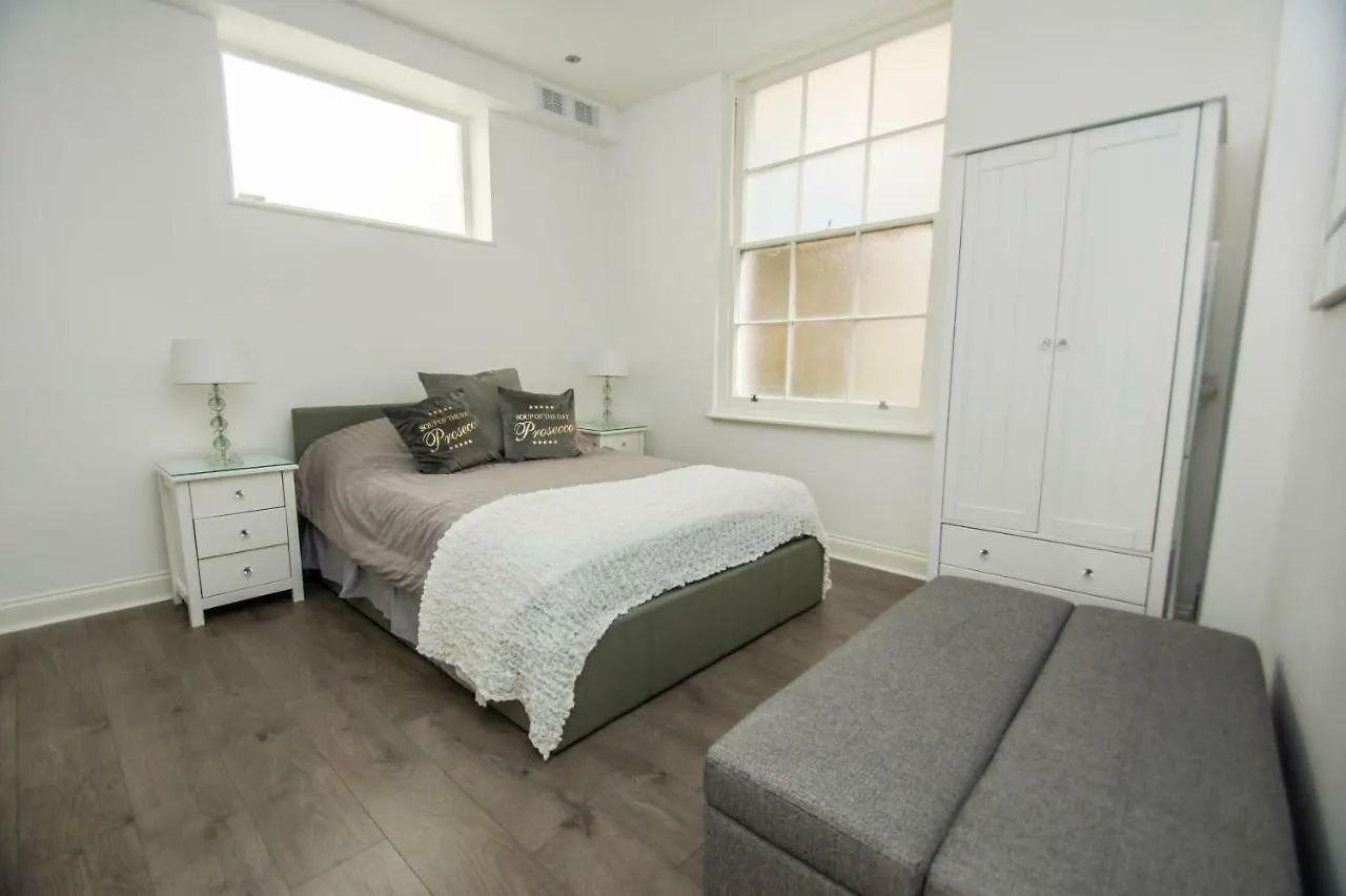 Sea Breeze Apartment - Central - By Brighton Holiday Lets