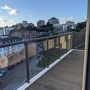 https://2-bedroom-modern-city-centre-bournemouth-apartment.tophotelsbath.com