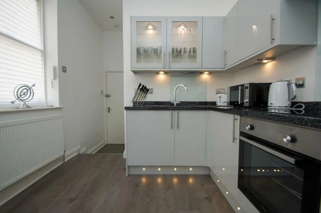 Sea Breeze Apartment - Central - By Brighton Holiday Lets
