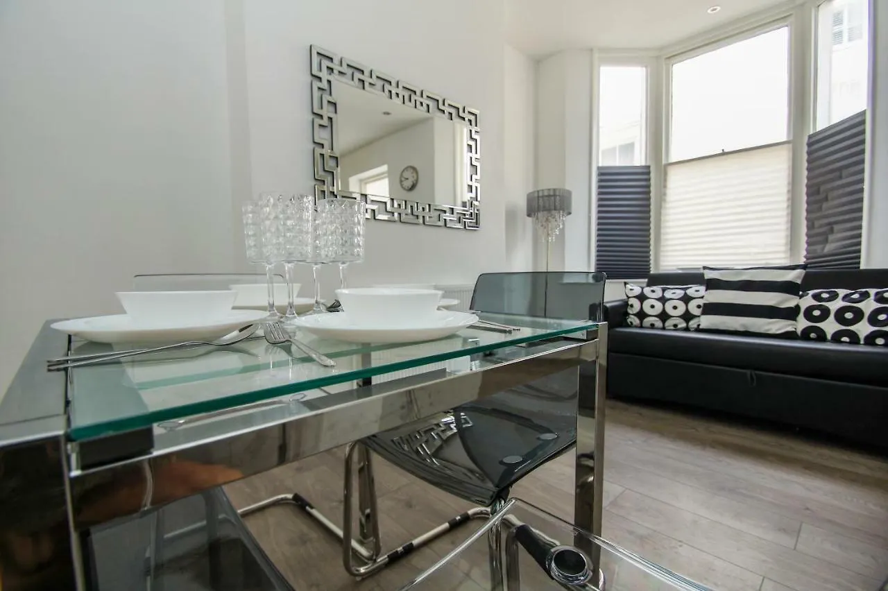 Sea Breeze Apartment - Central - By Brighton Holiday Lets